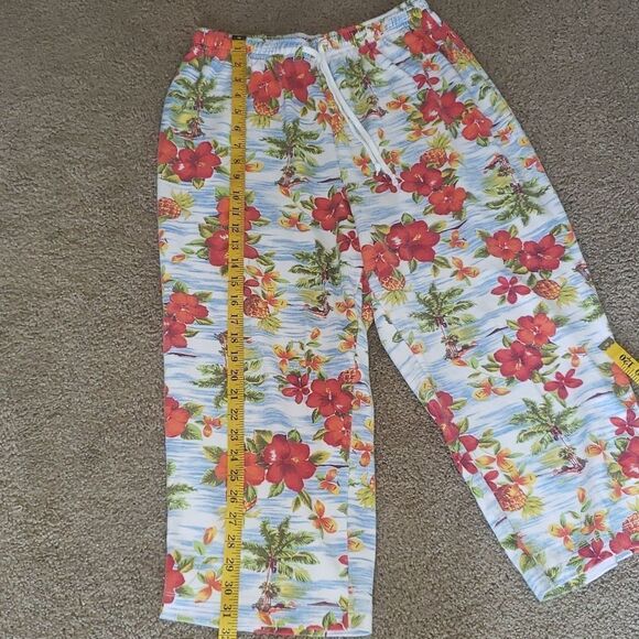 Bobby Brooks Hawaiian Stretchy Capri Pants - Picture 8 of 9